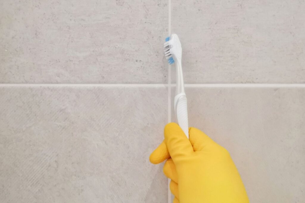 czym myć płytki w łazience