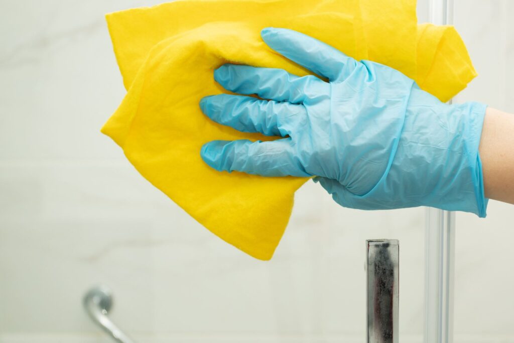 Jak usunąć kamień z kabiny prysznicowej