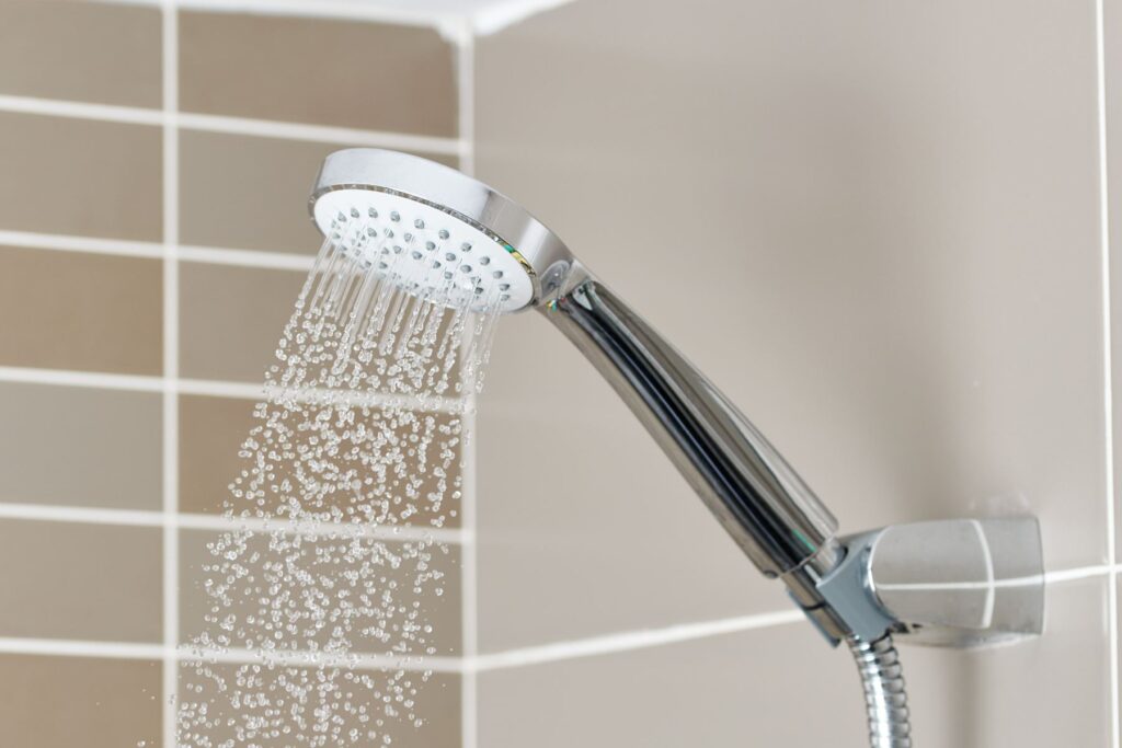 Jak usunąć kamień z kabiny prysznicowej